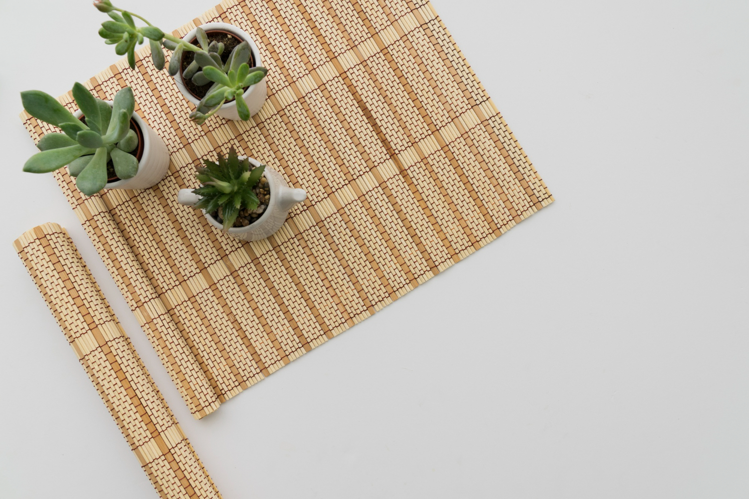 The Natural Elegance of Jute Woven Placemats: Adding Eco-Chic Charm to Your Table