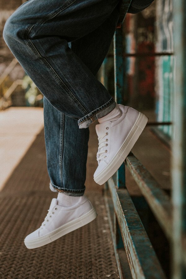 Find Your Perfect Pair of Men’s Leather Sneakers at Renaissance | Shop the Latest Collection